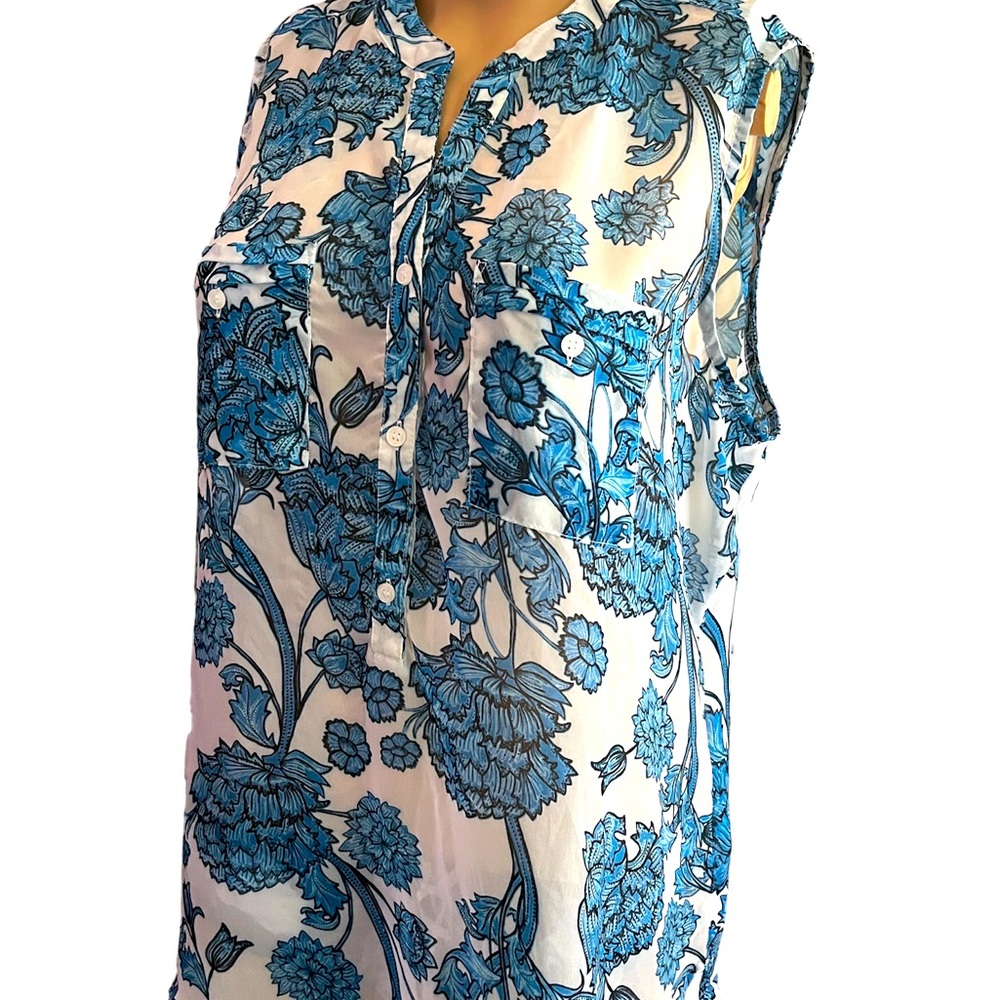 Cute sleeveless summer top size L. P